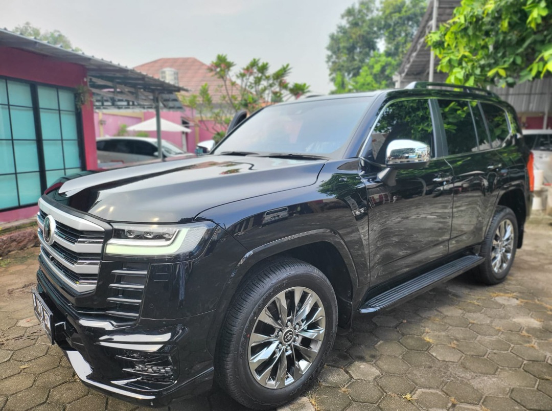 sewa-rental-mobil-mewah-landcruiser